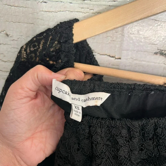 Cupcakes and cashmere black lace blouse top size xs - Picture 5 of 8